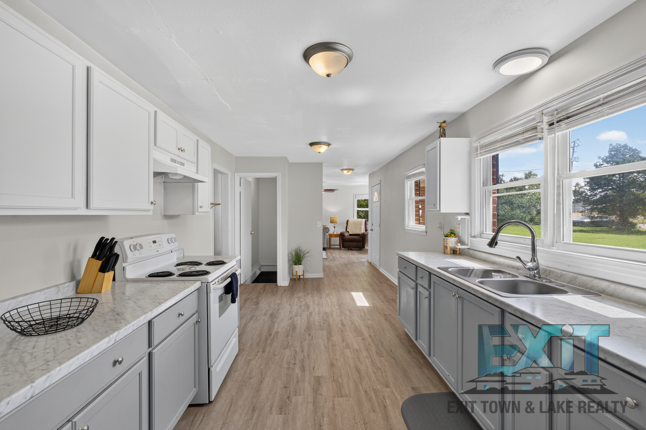 1112 Halifax St - Photo 4 of 20