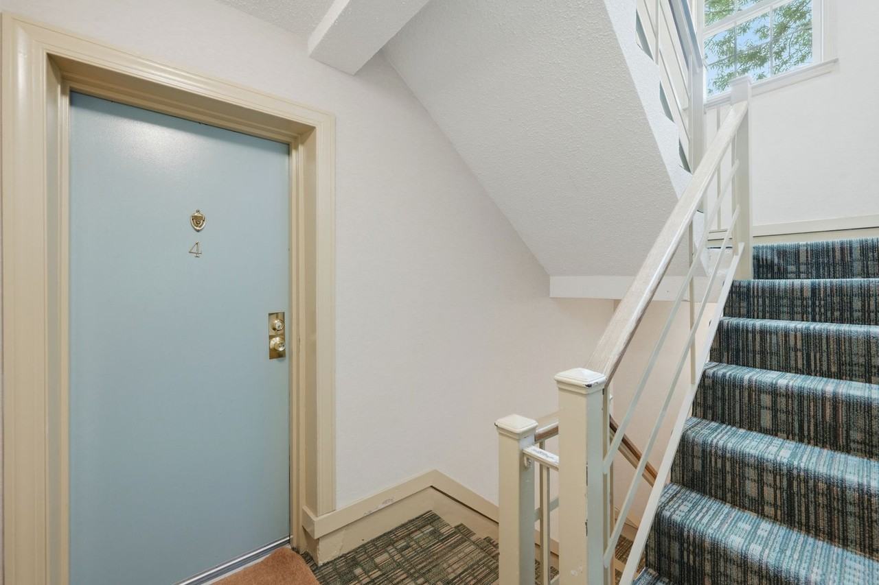 525 Bashford Ln - Photo 5 of 23
