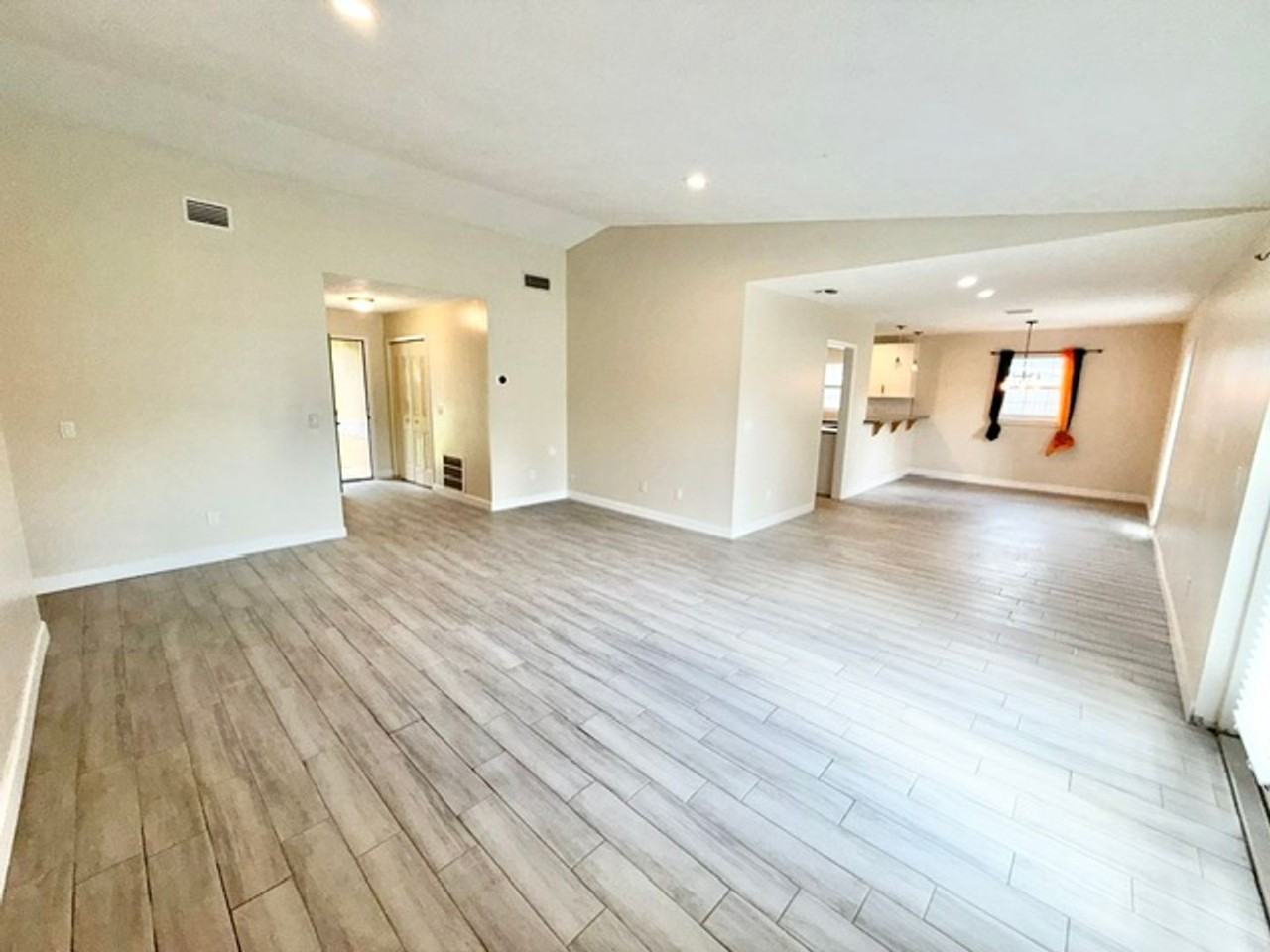 109 Margo Ln - Photo 2 of 19