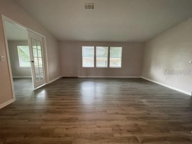 1211 Panama Pl - Photo 4 of 15