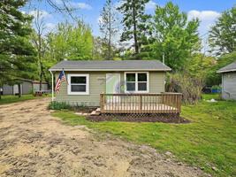 featured image of 4206 S Shore Dr