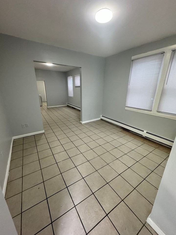 4013 Ventnor Ave - Photo 2 of 9