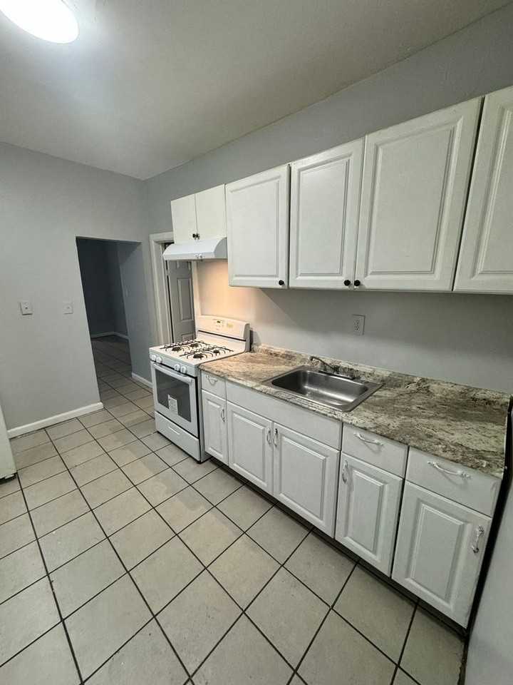 4013 Ventnor Ave - Photo 3 of 9