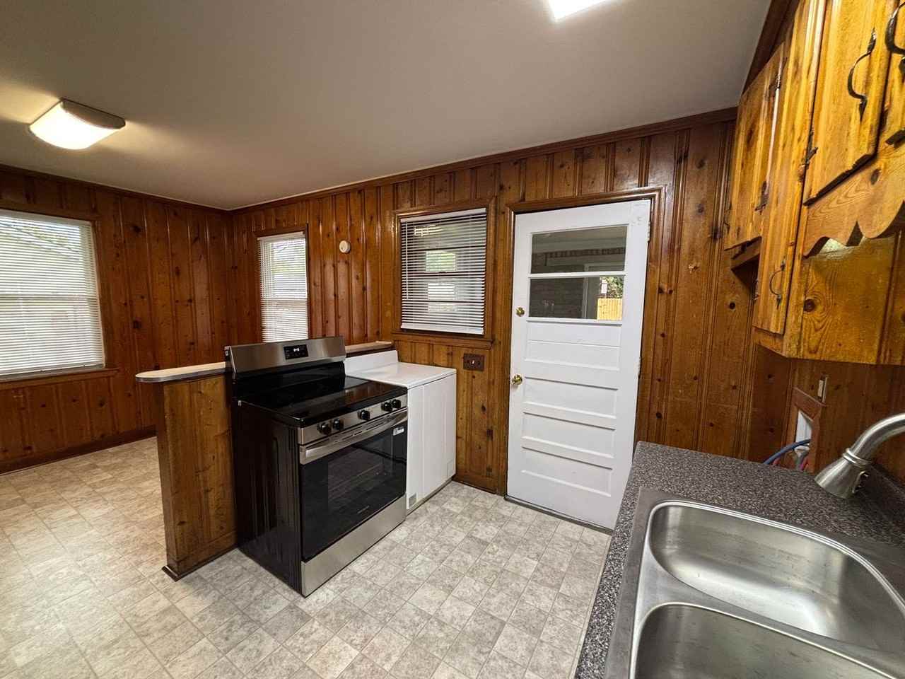 626 Lexington Ave - Photo 4 of 15