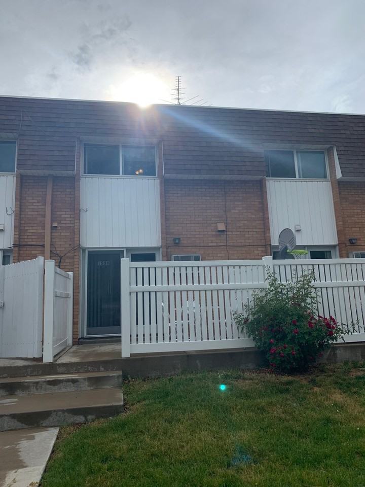 1508 W 29th St - Photo 4 of 15
