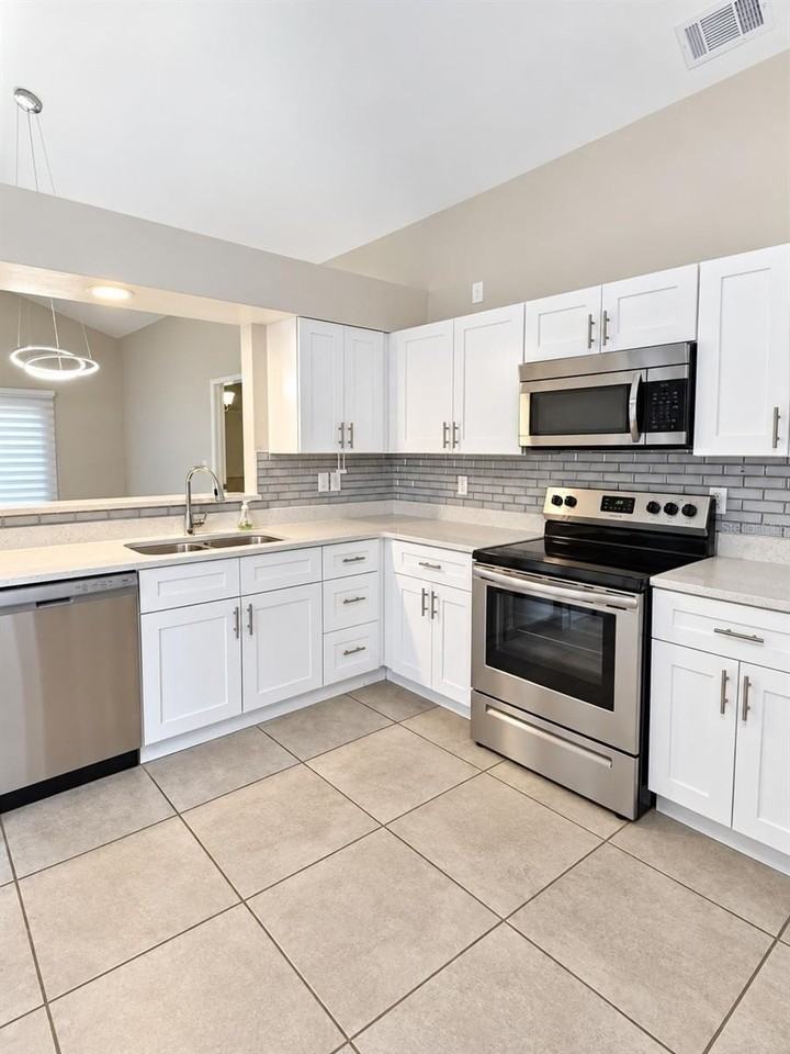 145 Pinewood Cir - Photo 6 of 20