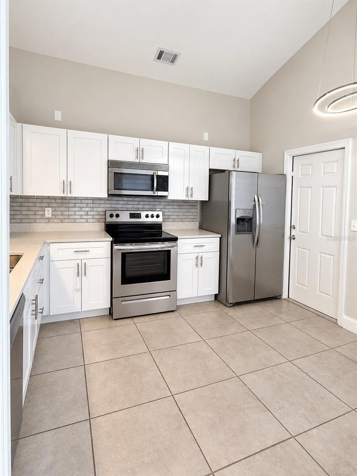 145 Pinewood Cir - Photo 7 of 20