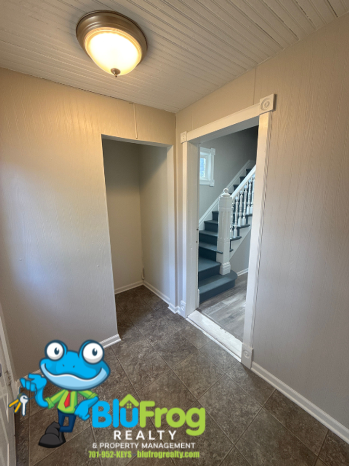 308 5th Ave Se - Photo 2 of 24