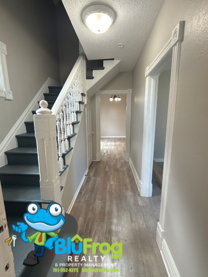 308 5th Ave Se - Photo 3 of 24