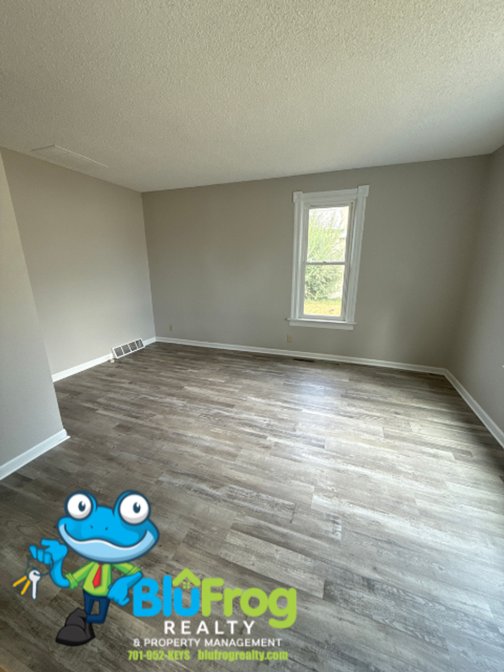 308 5th Ave Se - Photo 4 of 24
