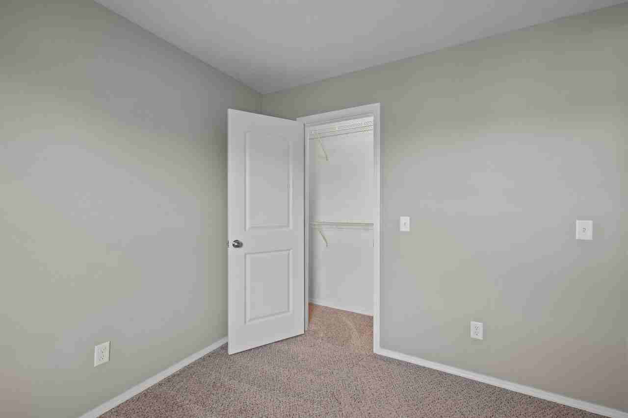5468 W Yew St - Photo 5 of 23