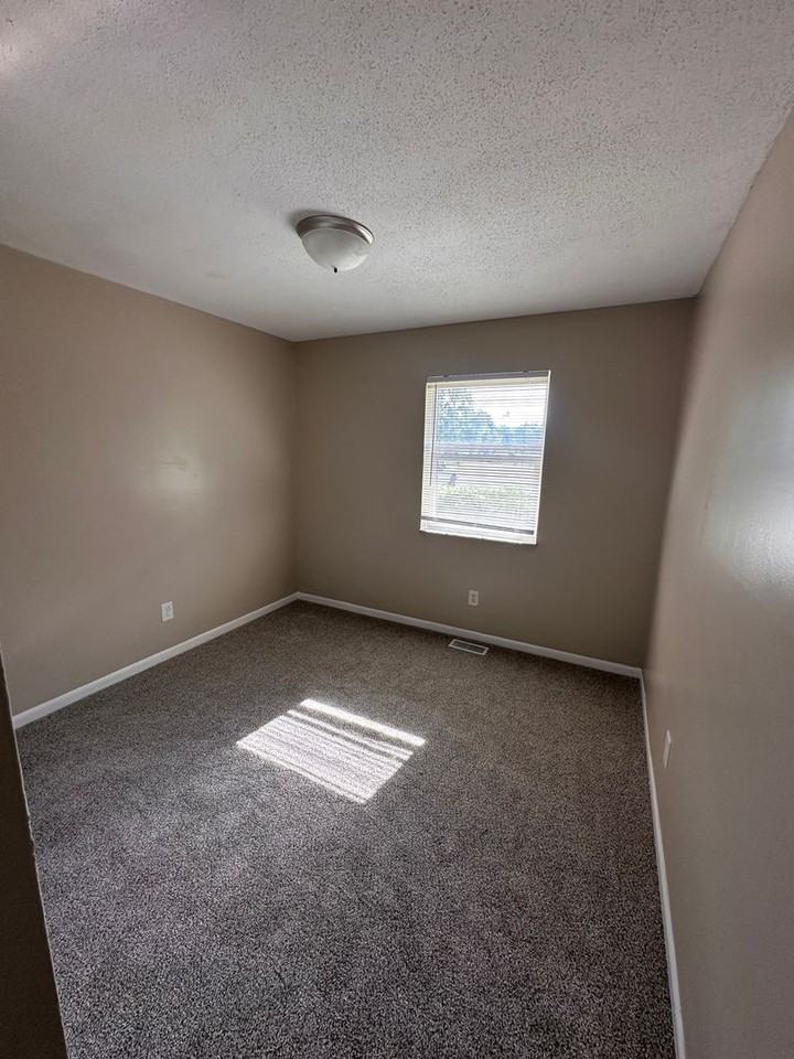 9630 Downes Ct - Photo 3 of 20