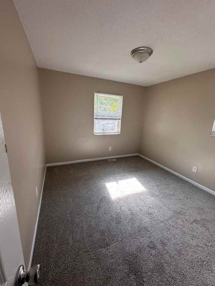 9630 Downes Ct - Photo 4 of 20