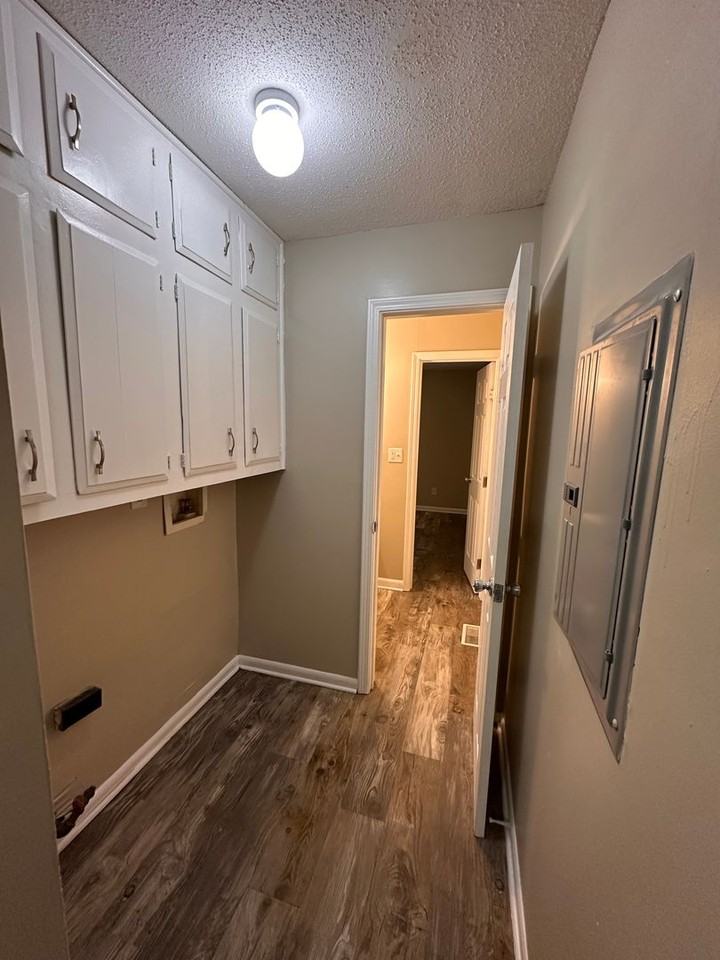 9630 Downes Ct - Photo 7 of 20