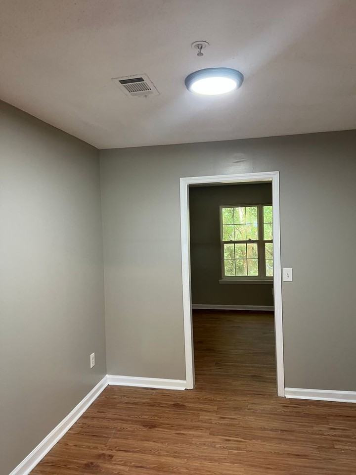 1074 Thornwoode Ln - Photo 2 of 9