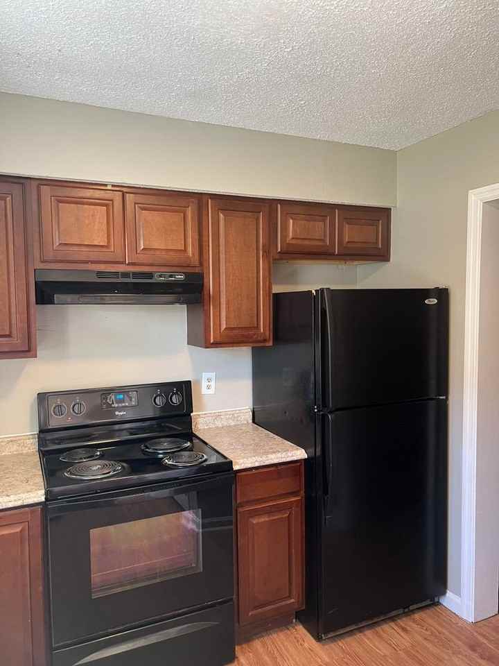 1074 Thornwoode Ln - Photo 5 of 9