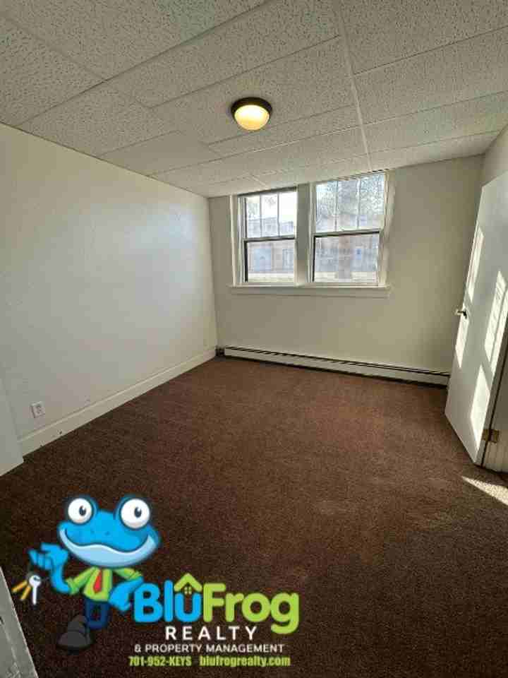 402 2nd Ave Nw #106 - Photo 3 of 6