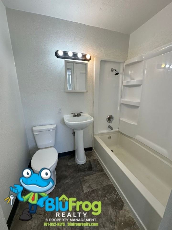 402 2nd Ave Nw #106 - Photo 5 of 6