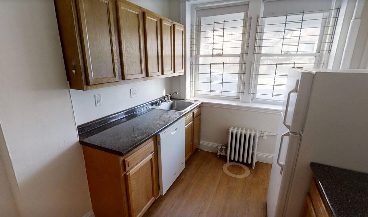 114 Washington St - Photo 2 of 6