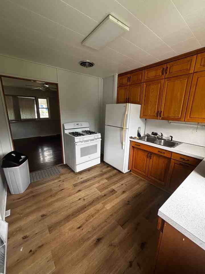1209 W 1st St - Photo 3 of 12