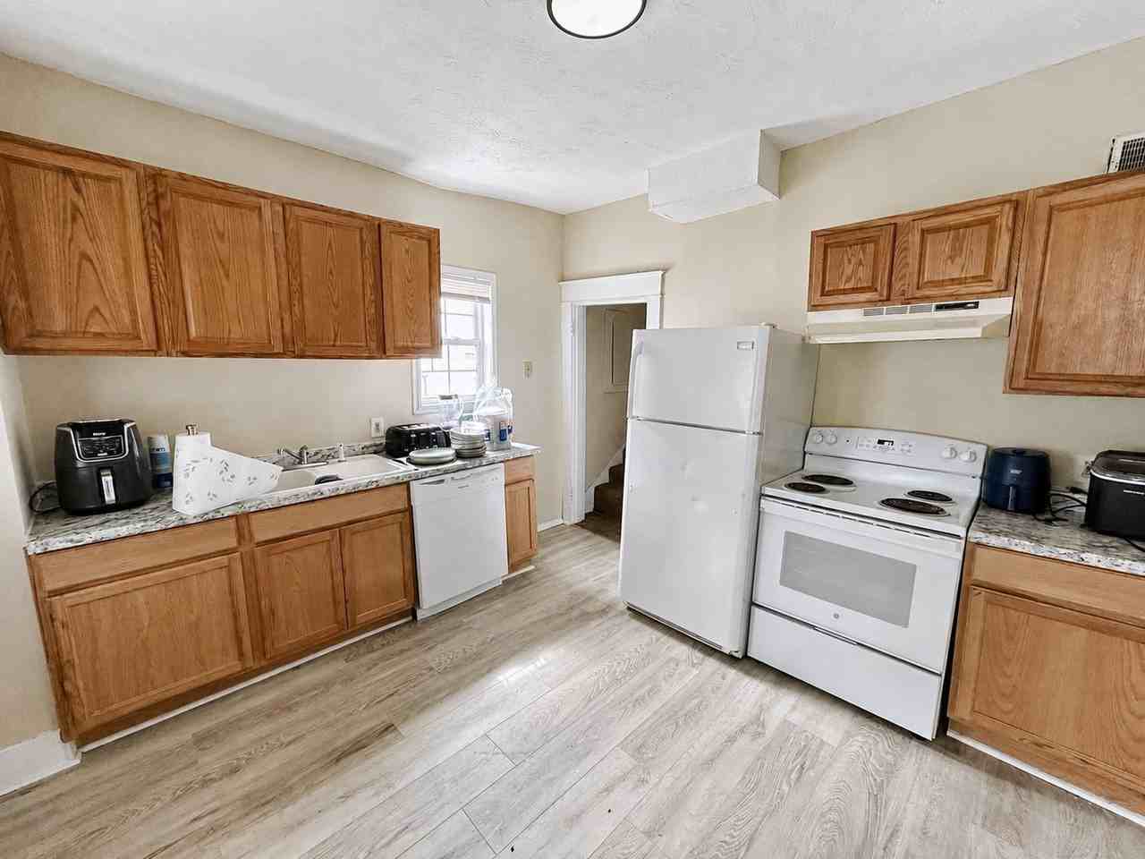 113 Westwood Dr - Photo 2 of 9
