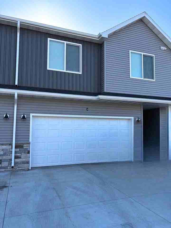 3 Bed 3 Bath  Townhomes - Photo 2 of 17