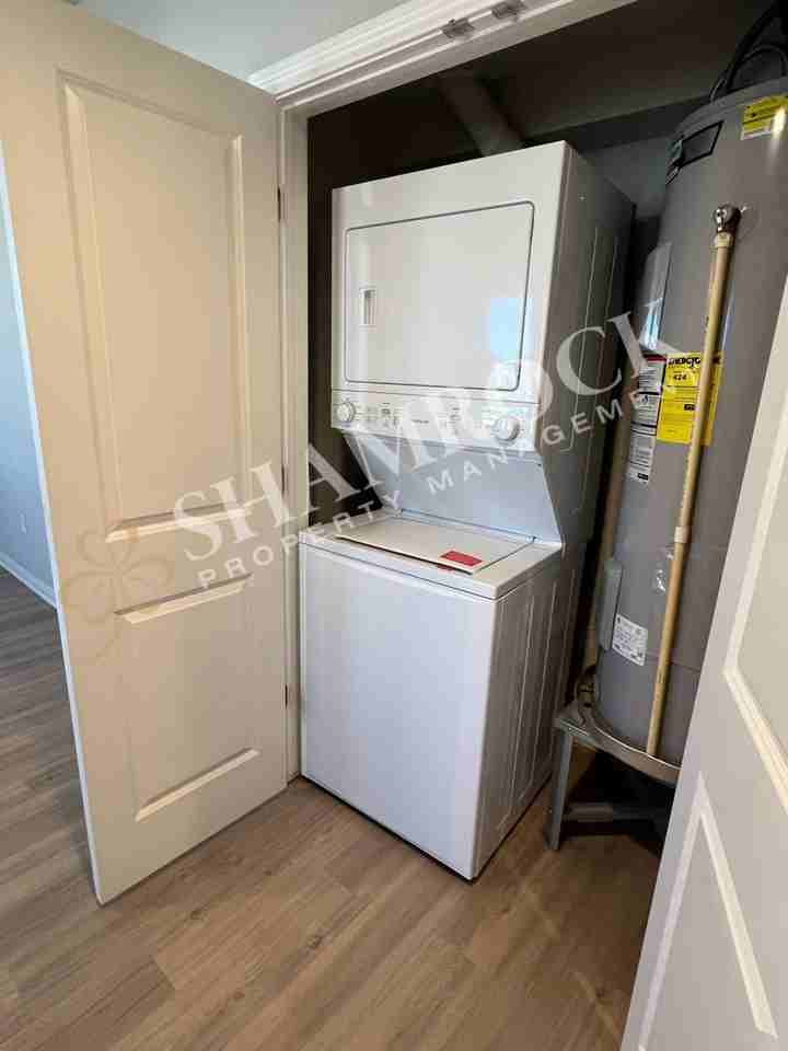1307 Austin Ave #503 - Photo 6 of 13