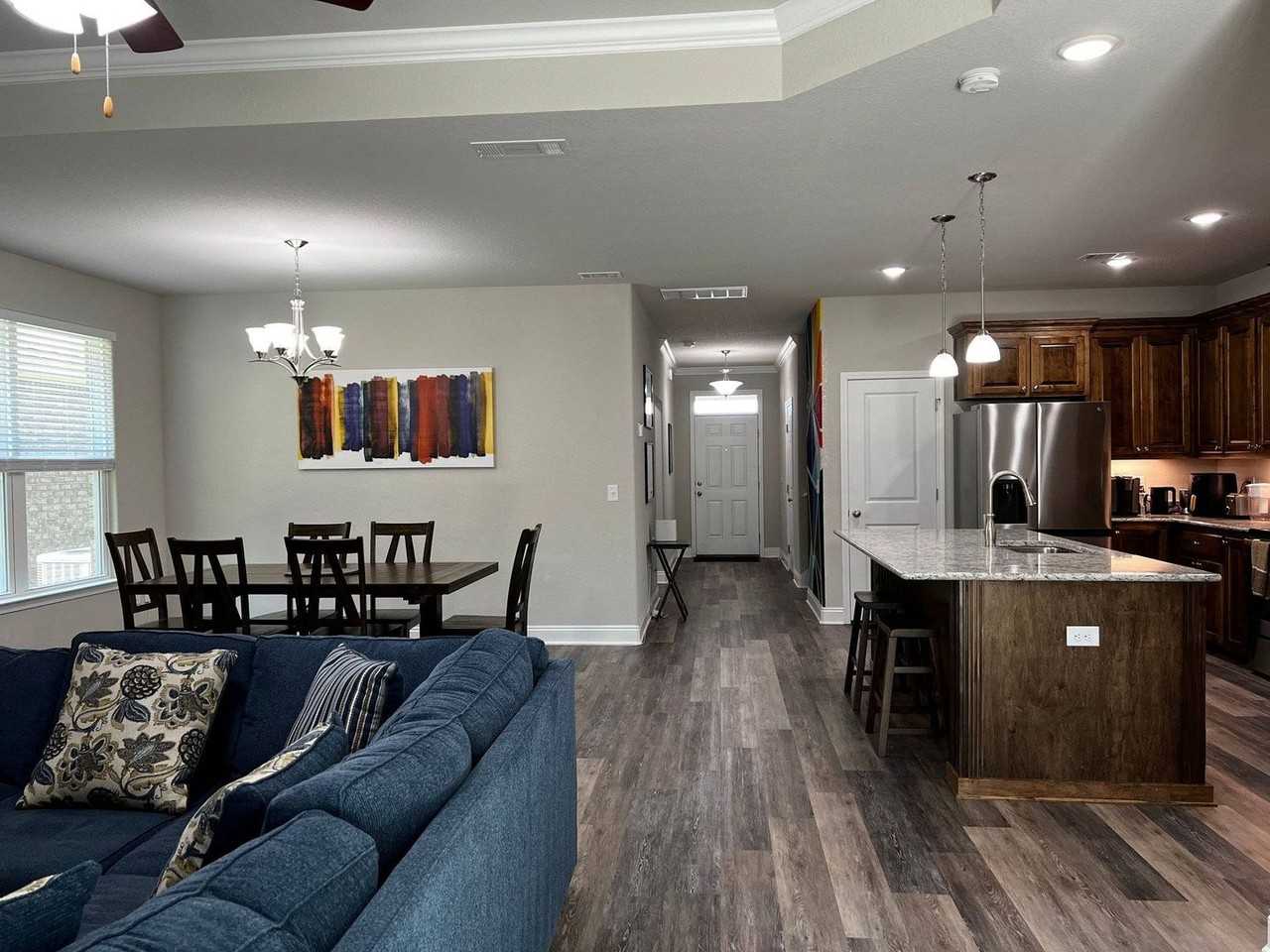 5388 Parkside Dr 1st Fl - Photo 4 of 10