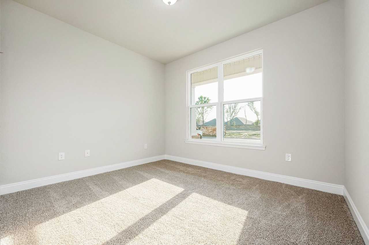 5388 Parkside Dr 1st Fl - Photo 7 of 10