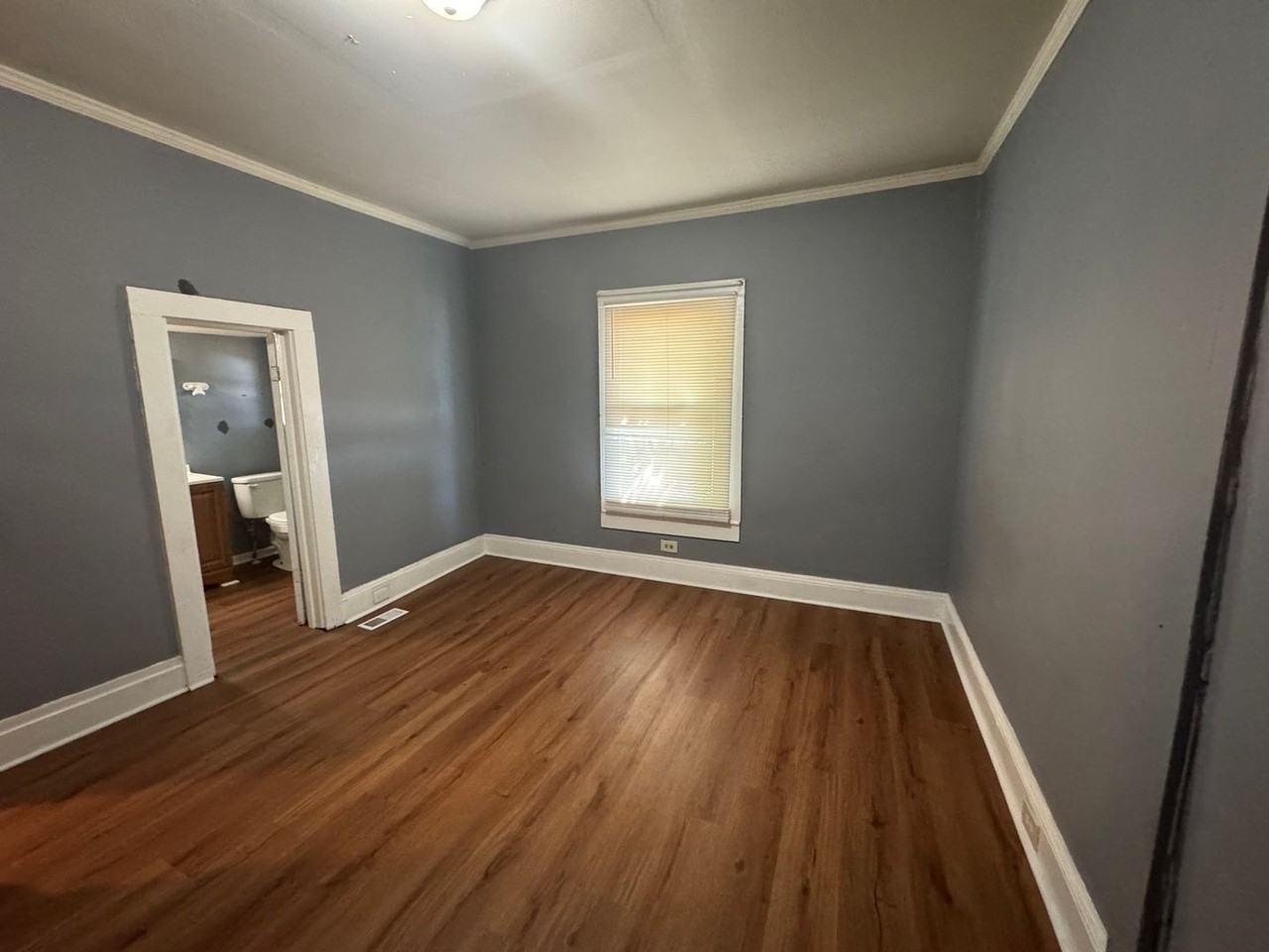 319 Linwood Rd - Photo 4 of 12