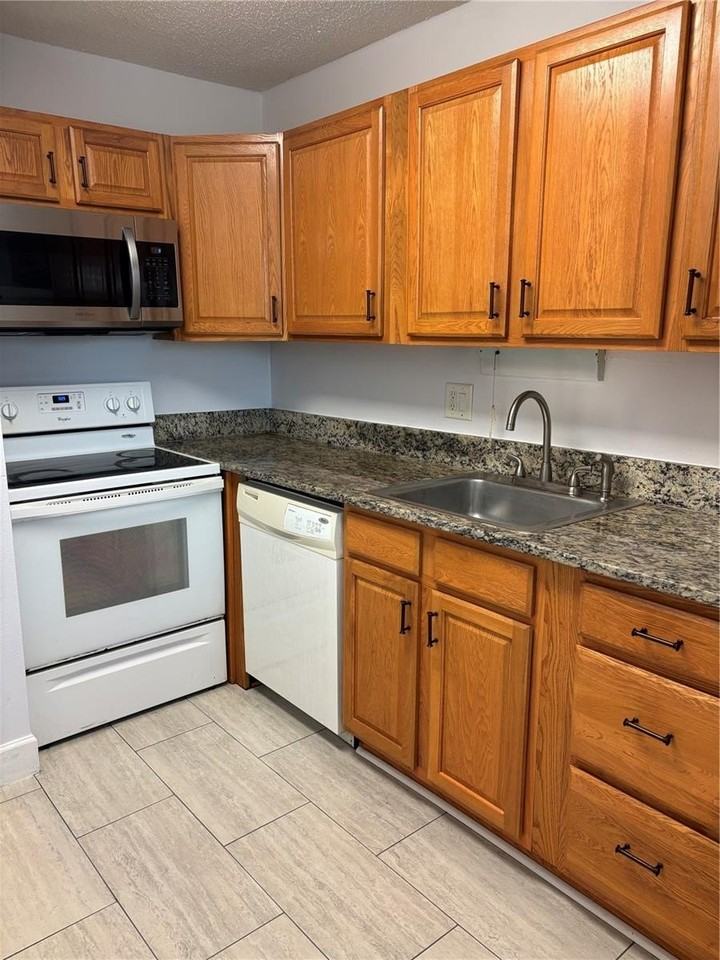 11428 Bay St Ne - Photo 5 of 26