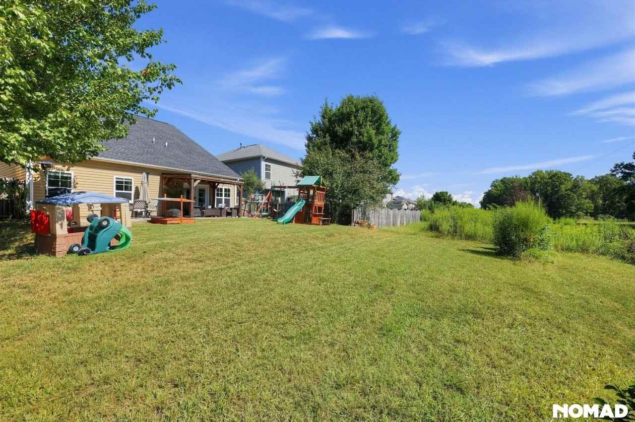 302 Barrett Chase Dr - Photo 5 of 42