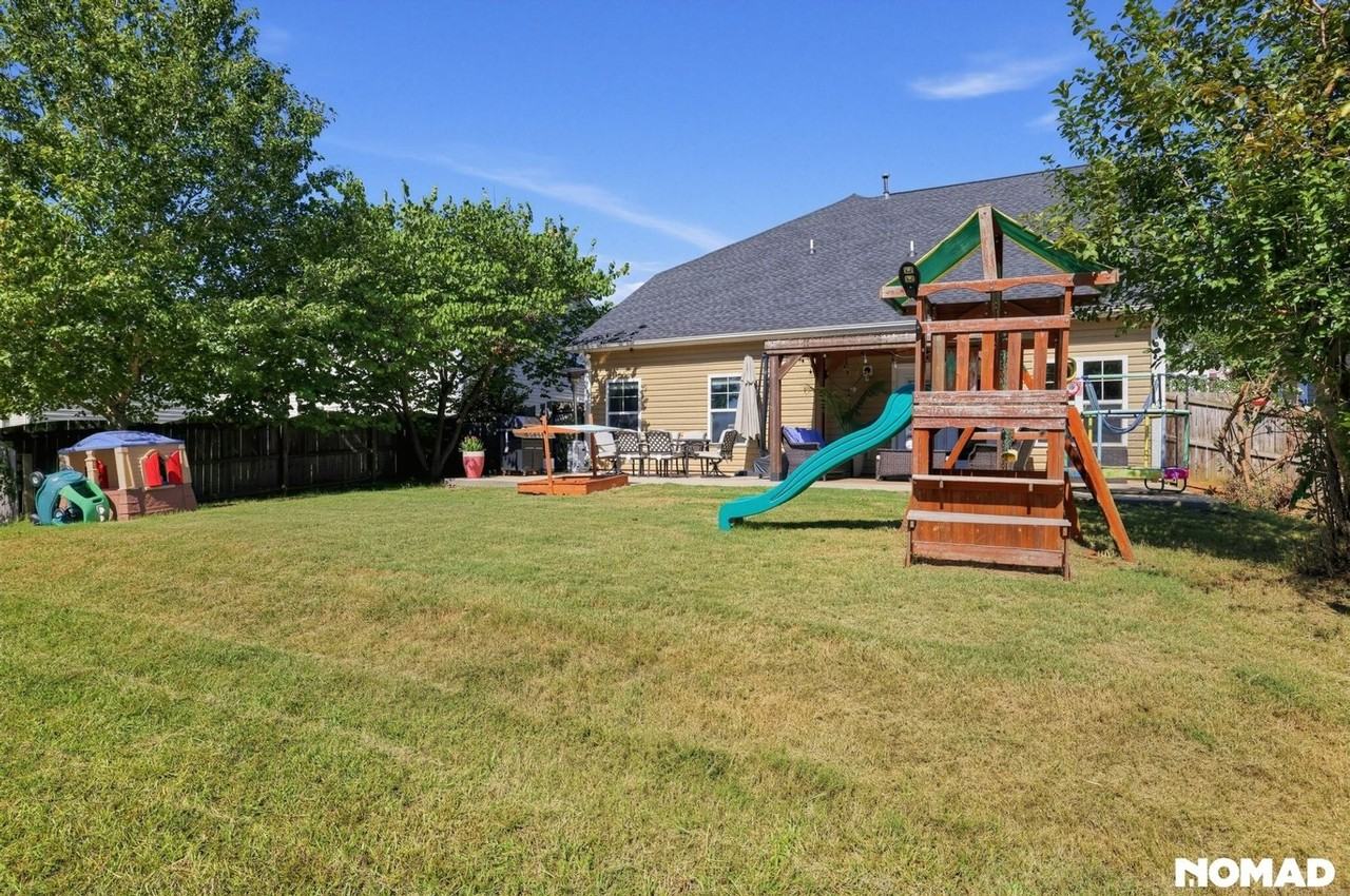 302 Barrett Chase Dr - Photo 6 of 42