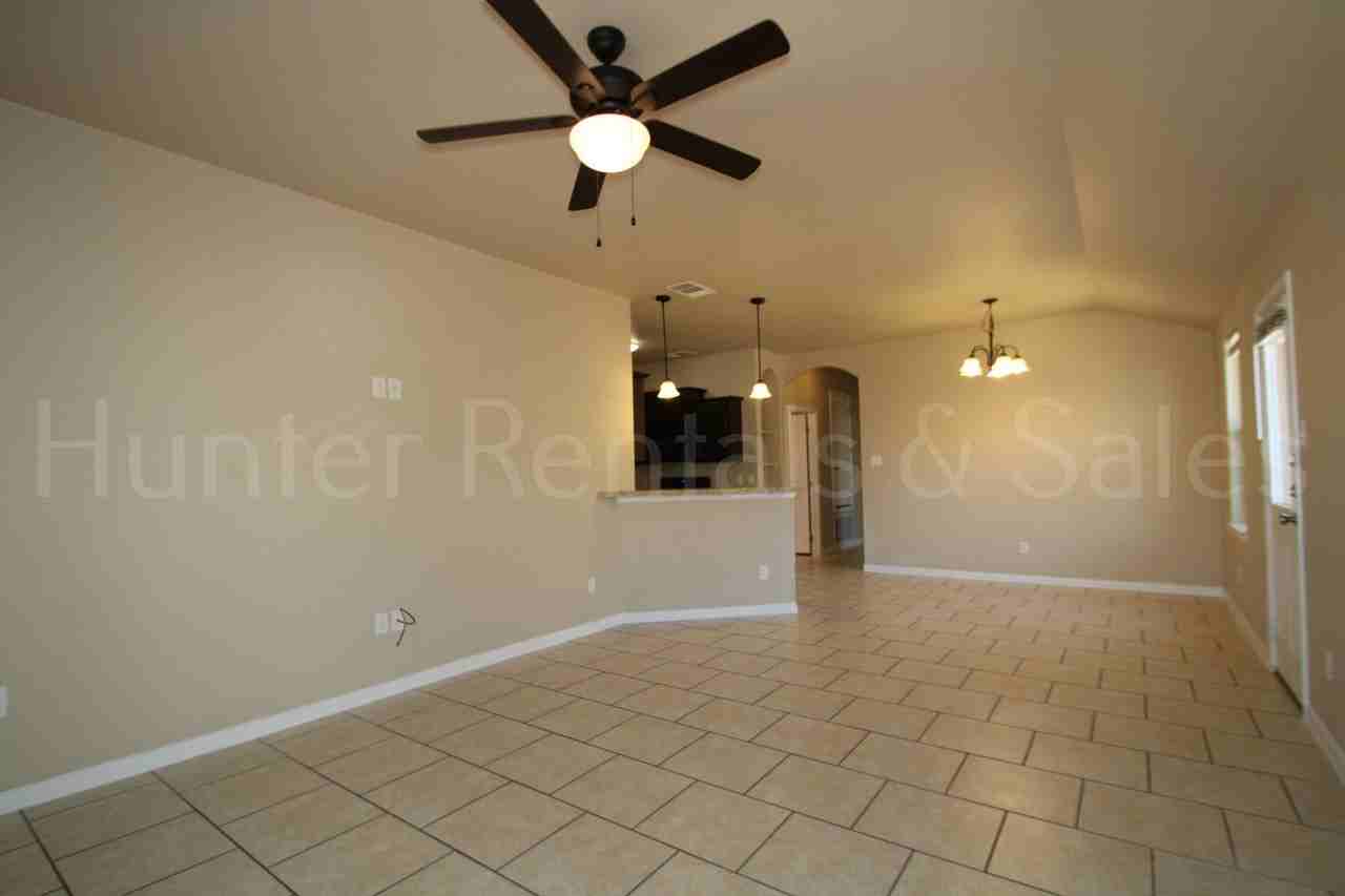 4606B Cambridge Dr - Photo 3 of 25