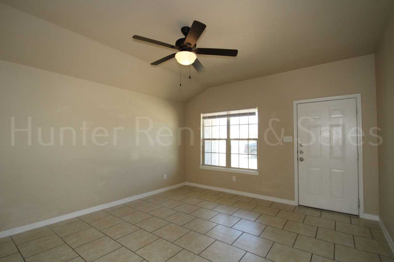 4606B Cambridge Dr - Photo 6 of 25