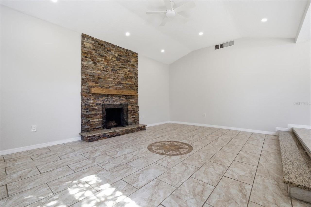1201 S Lincoln Ave - Photo 4 of 33