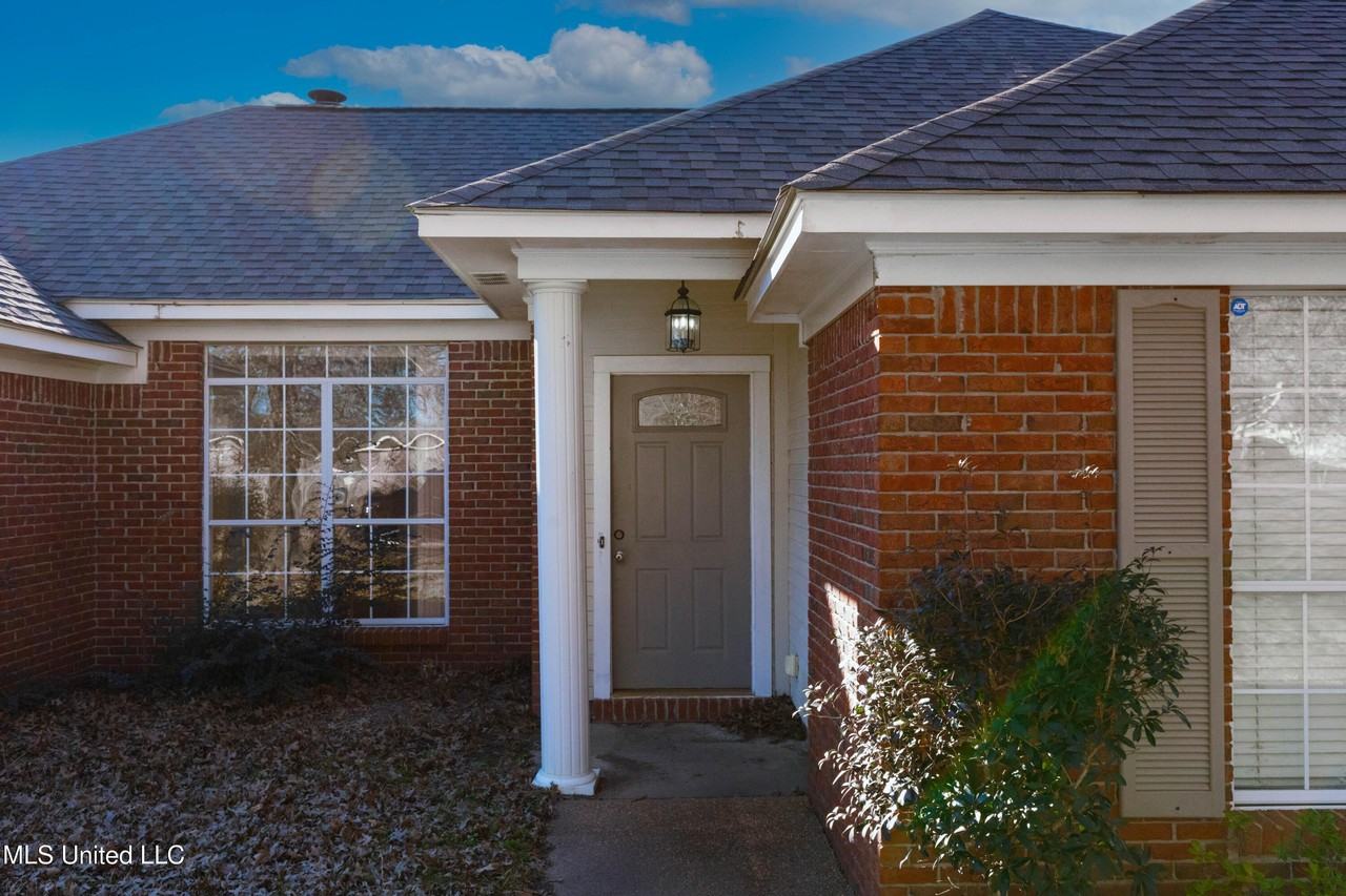 105 Channing Cir - Photo 3 of 31