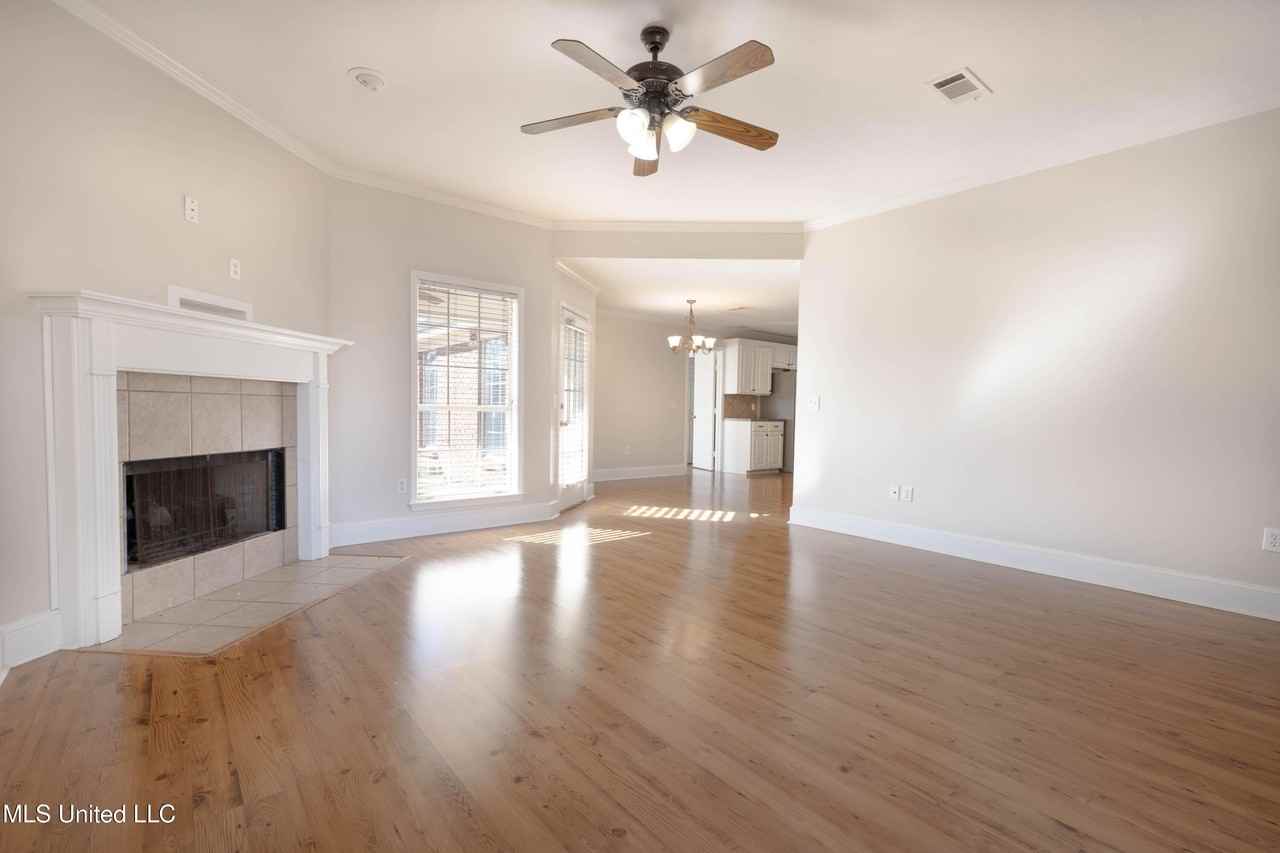 105 Channing Cir - Photo 6 of 31