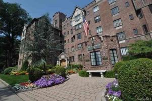 featured image of 155 Garth Rd #3D