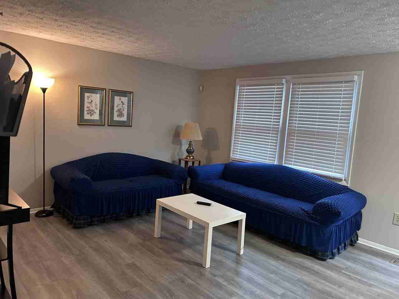 Jacqueline Ct - Photo 3 of 8