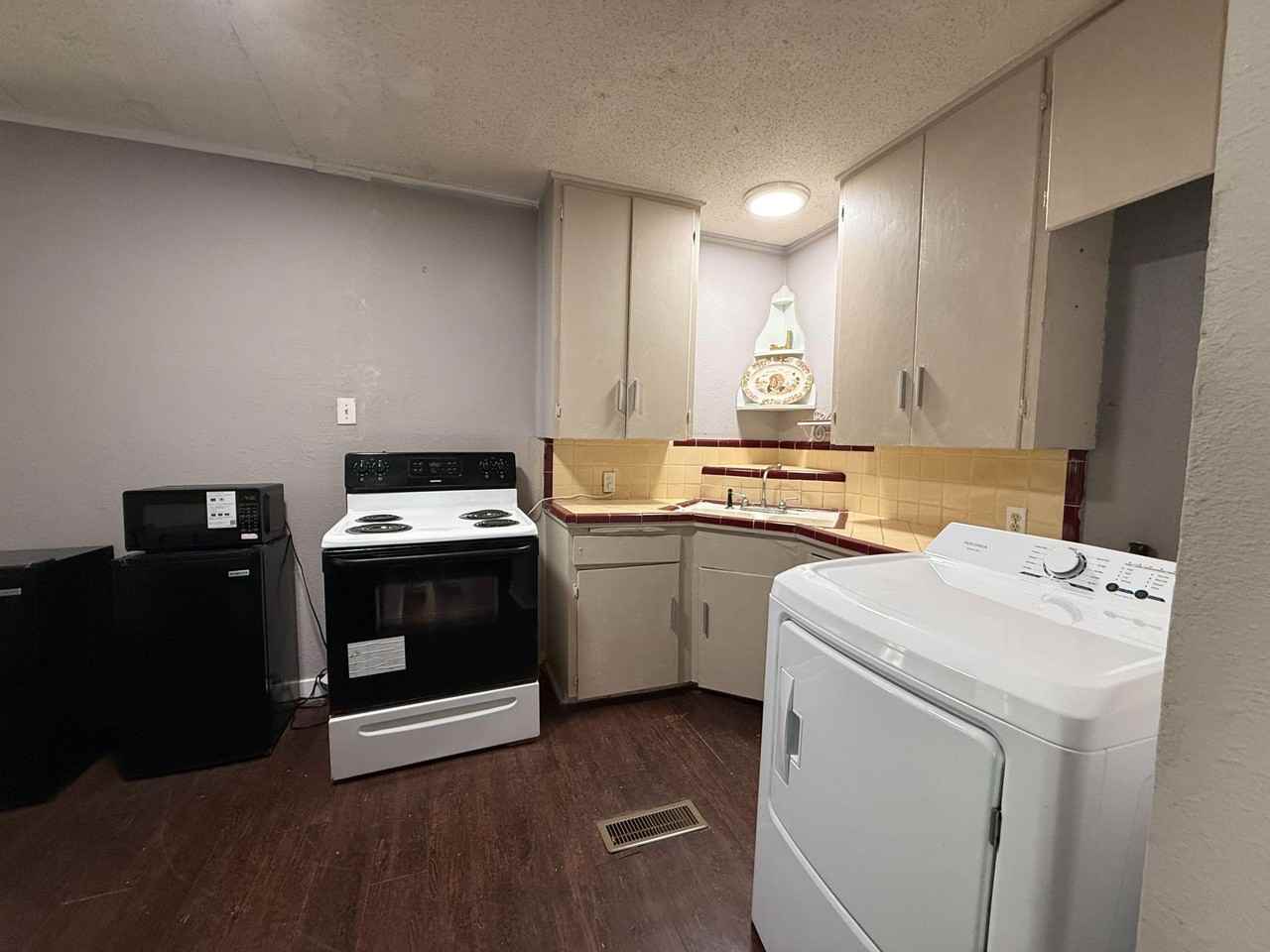 Bomar Ave - Photo 2 of 4