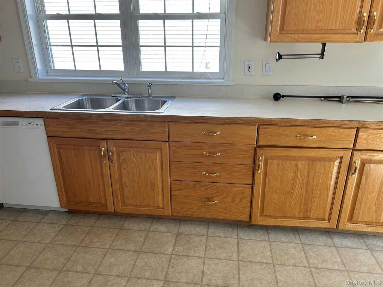 30 Woodside Ave #30 - Photo 2 of 15