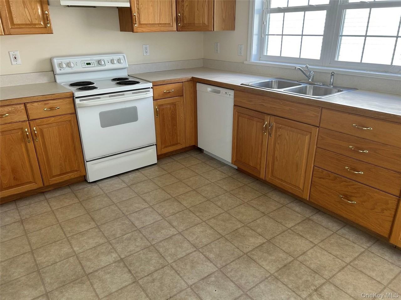 30 Woodside Ave #30 - Photo 3 of 15