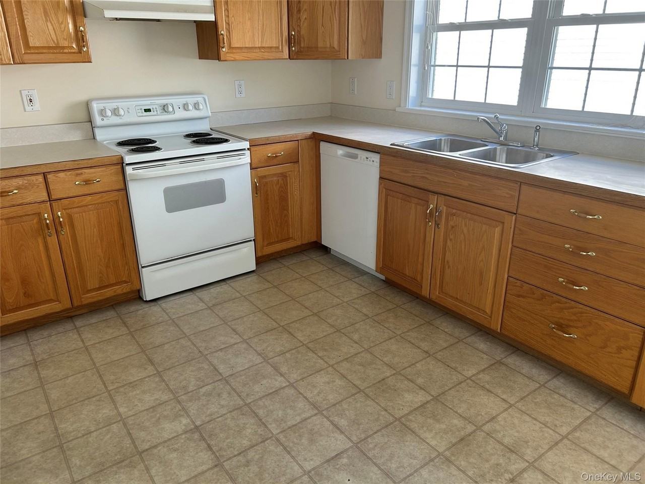 30 Woodside Ave #30 - Photo 4 of 15