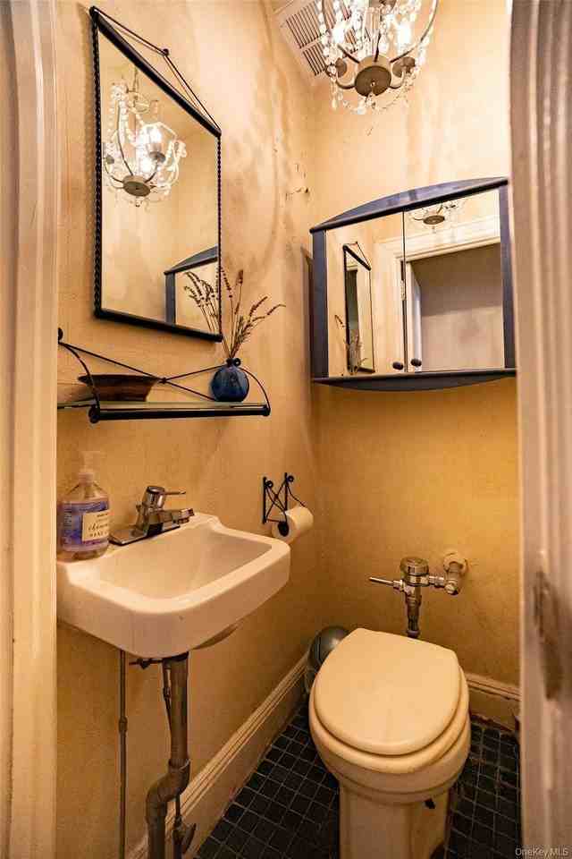 9414 68th Ave - Photo 7 of 16