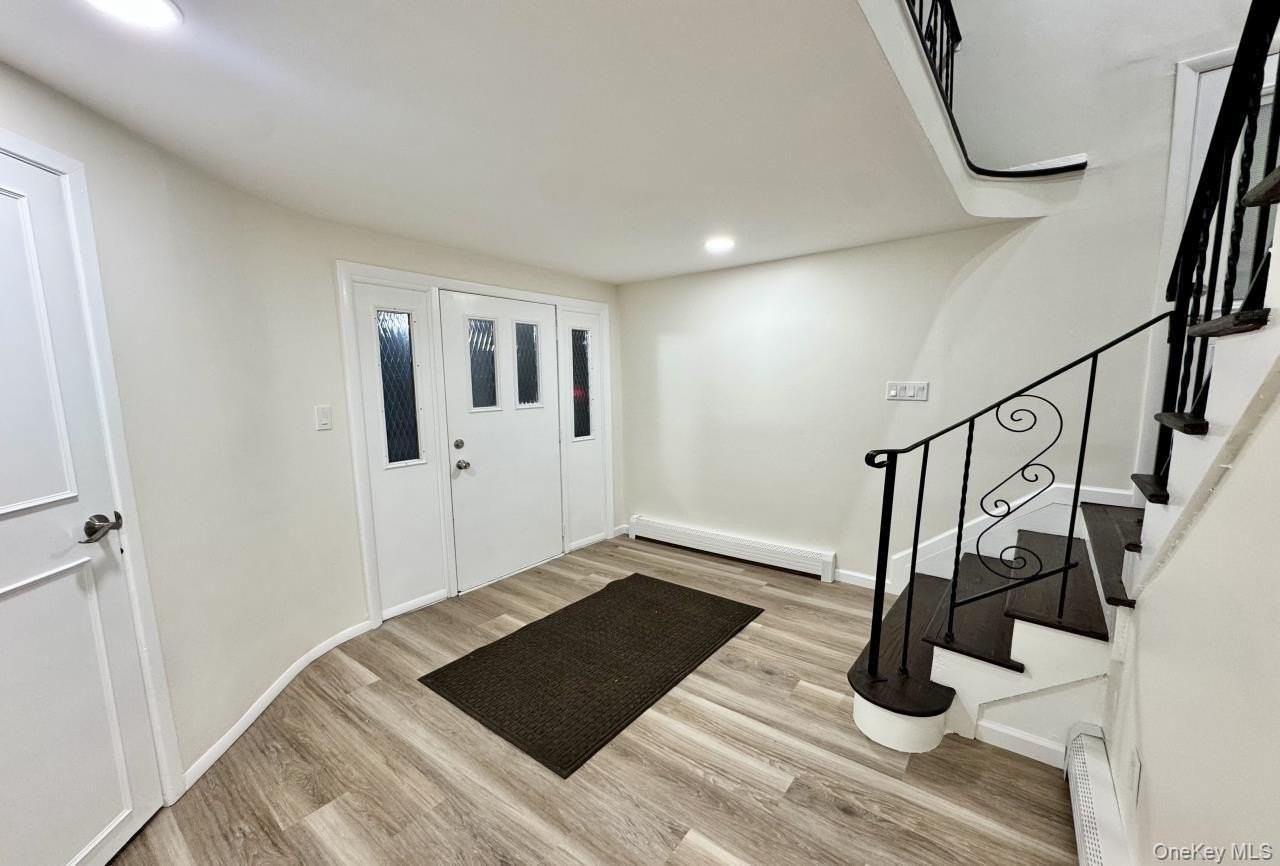 219 Bellerose Ave - Photo 2 of 18
