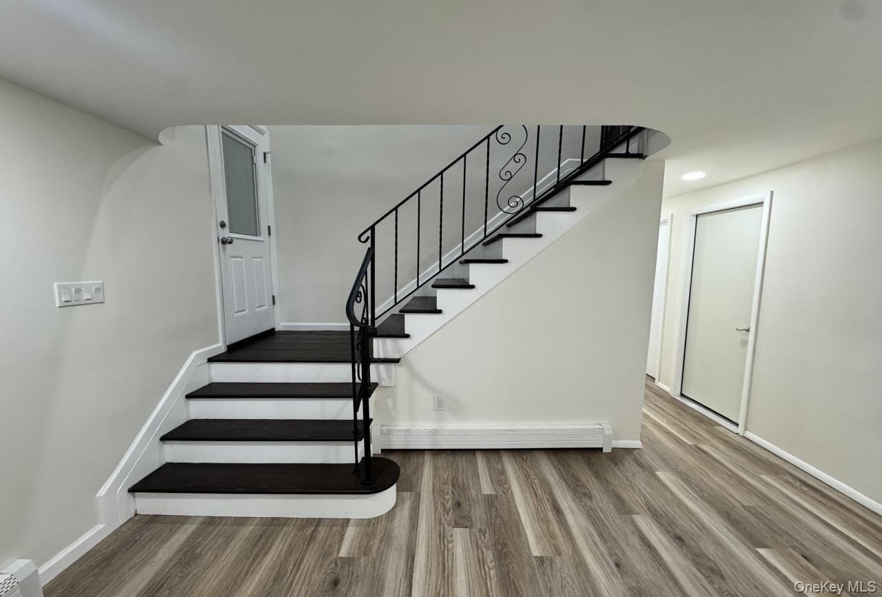219 Bellerose Ave - Photo 3 of 18