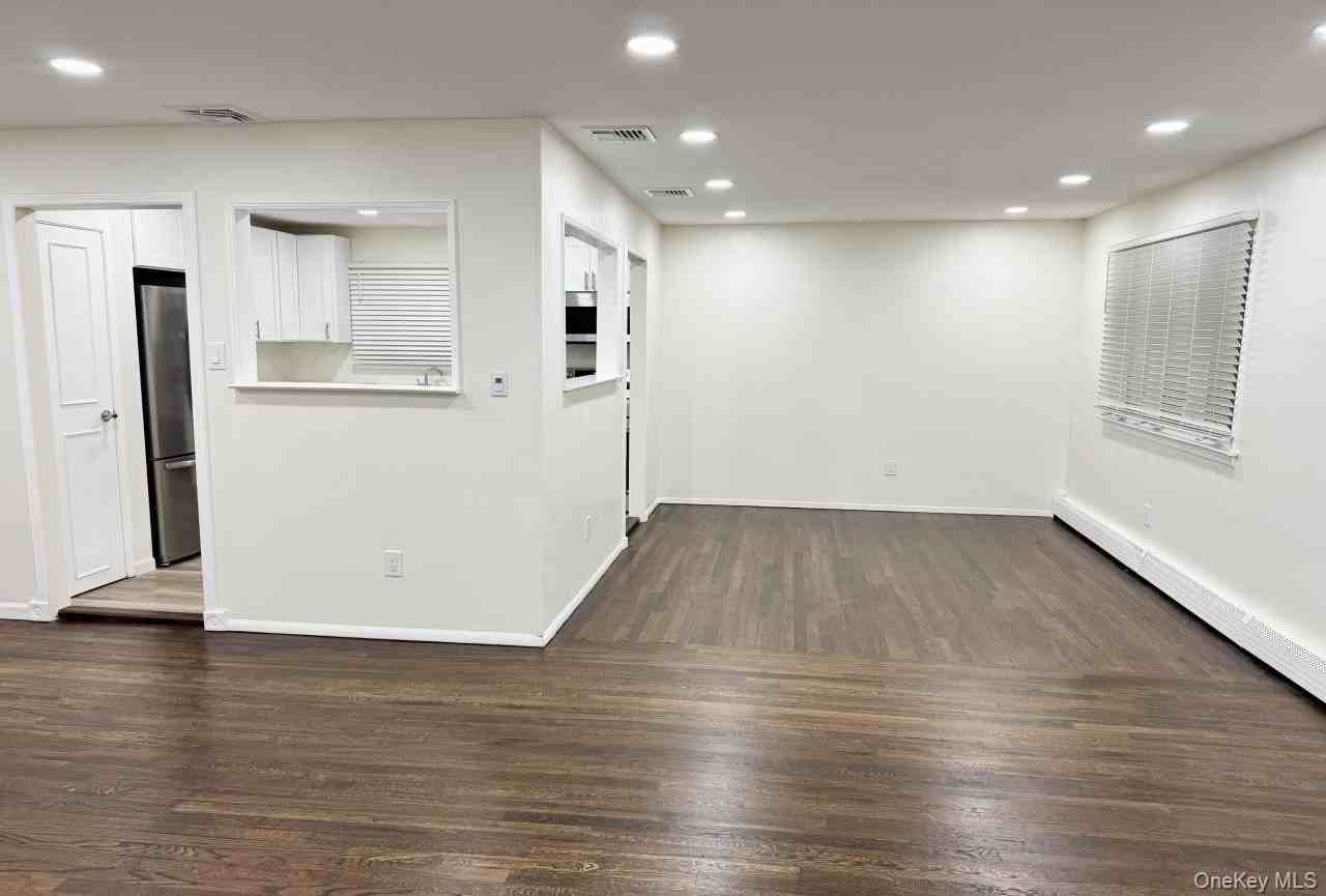 219 Bellerose Ave - Photo 5 of 18