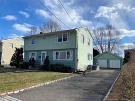 featured image of 50 Grand Pl