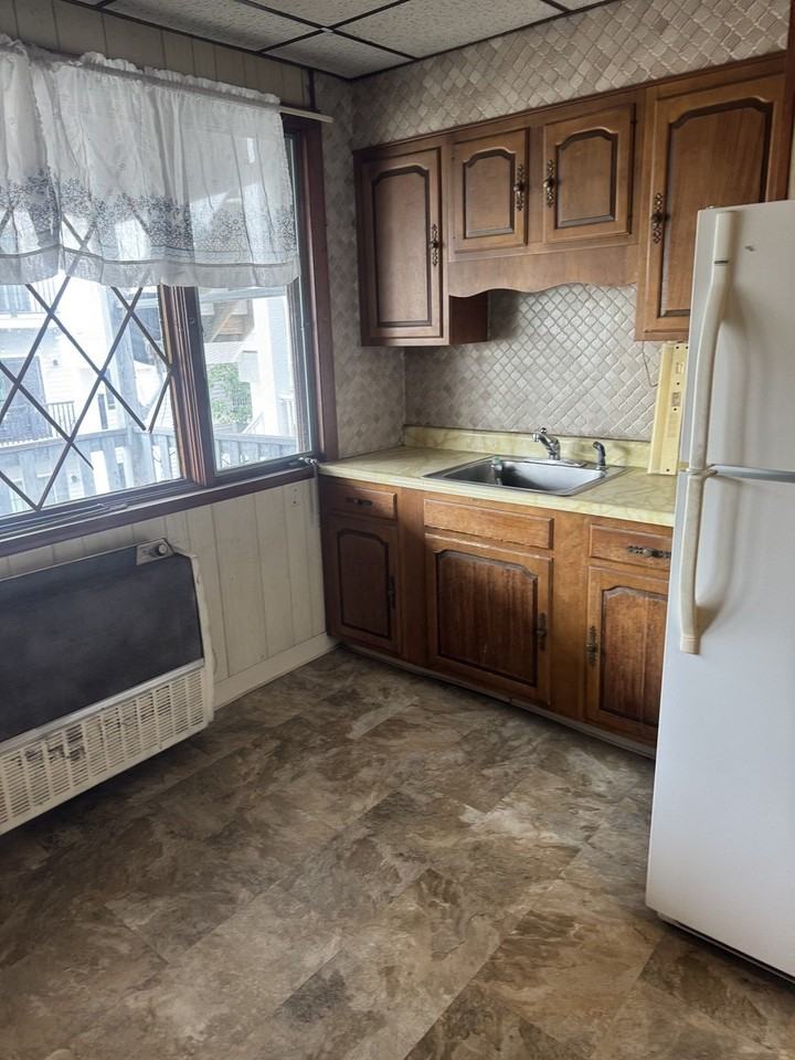 181 London St #3 - Photo 2 of 24